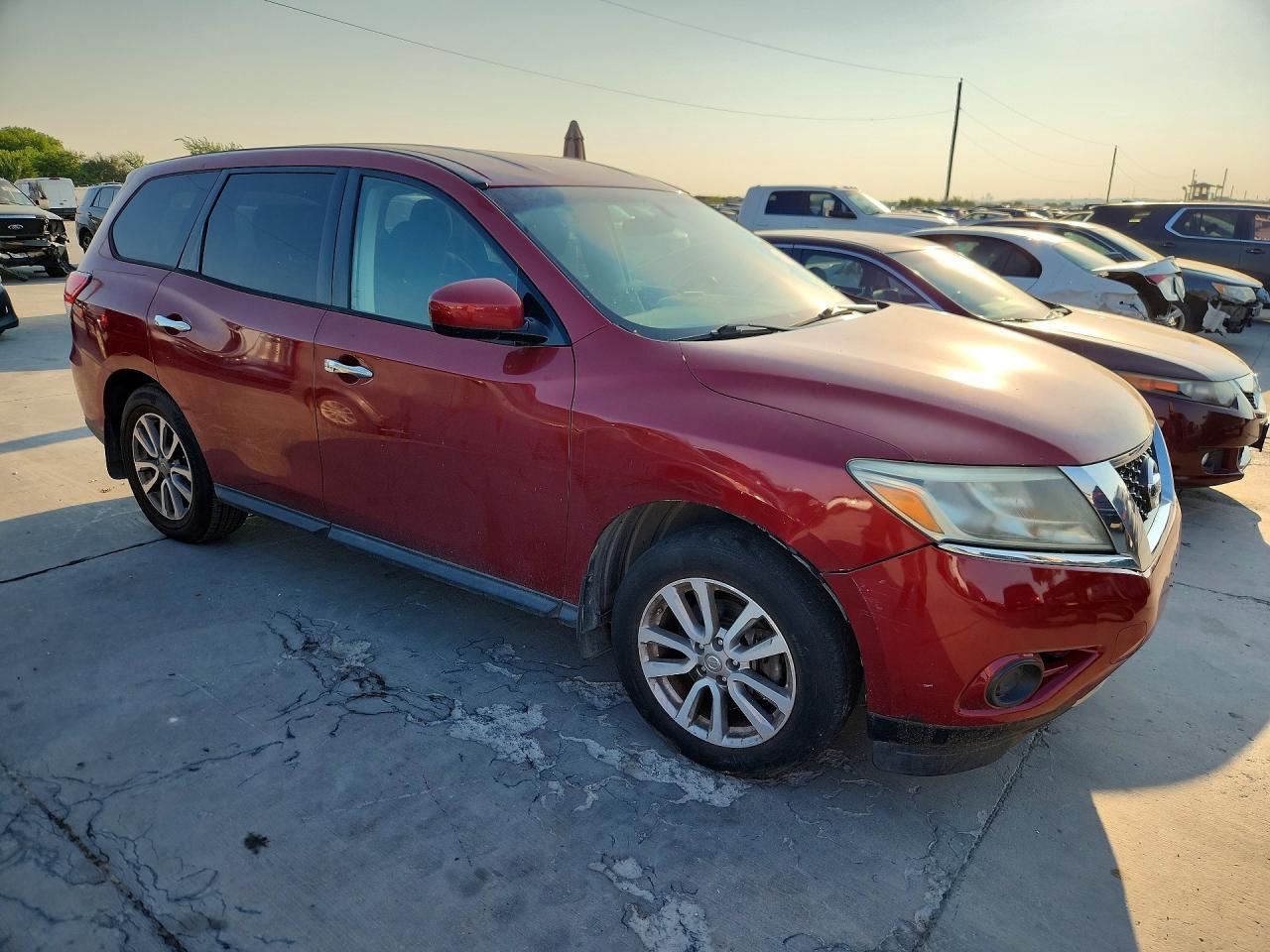 2014 Nissan Pathfinder S - Image 4