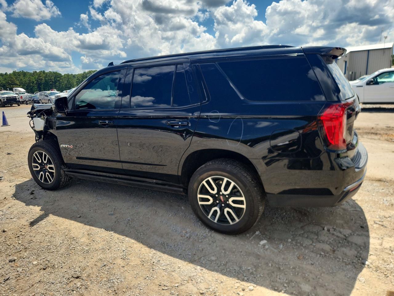 2023 GMC Yukon At4 - Фото 2