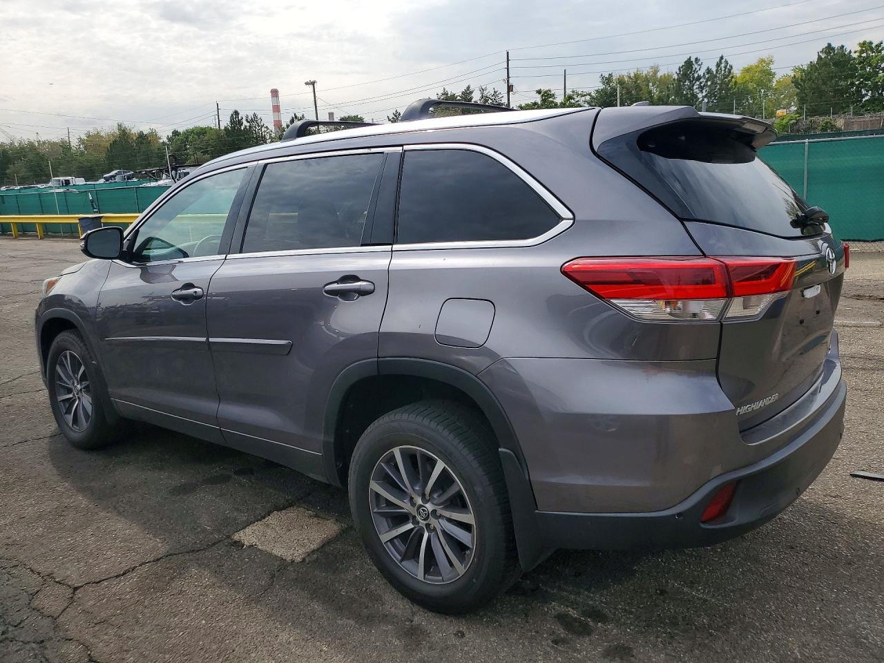 2018 Toyota Highlander Xle - Фото 2