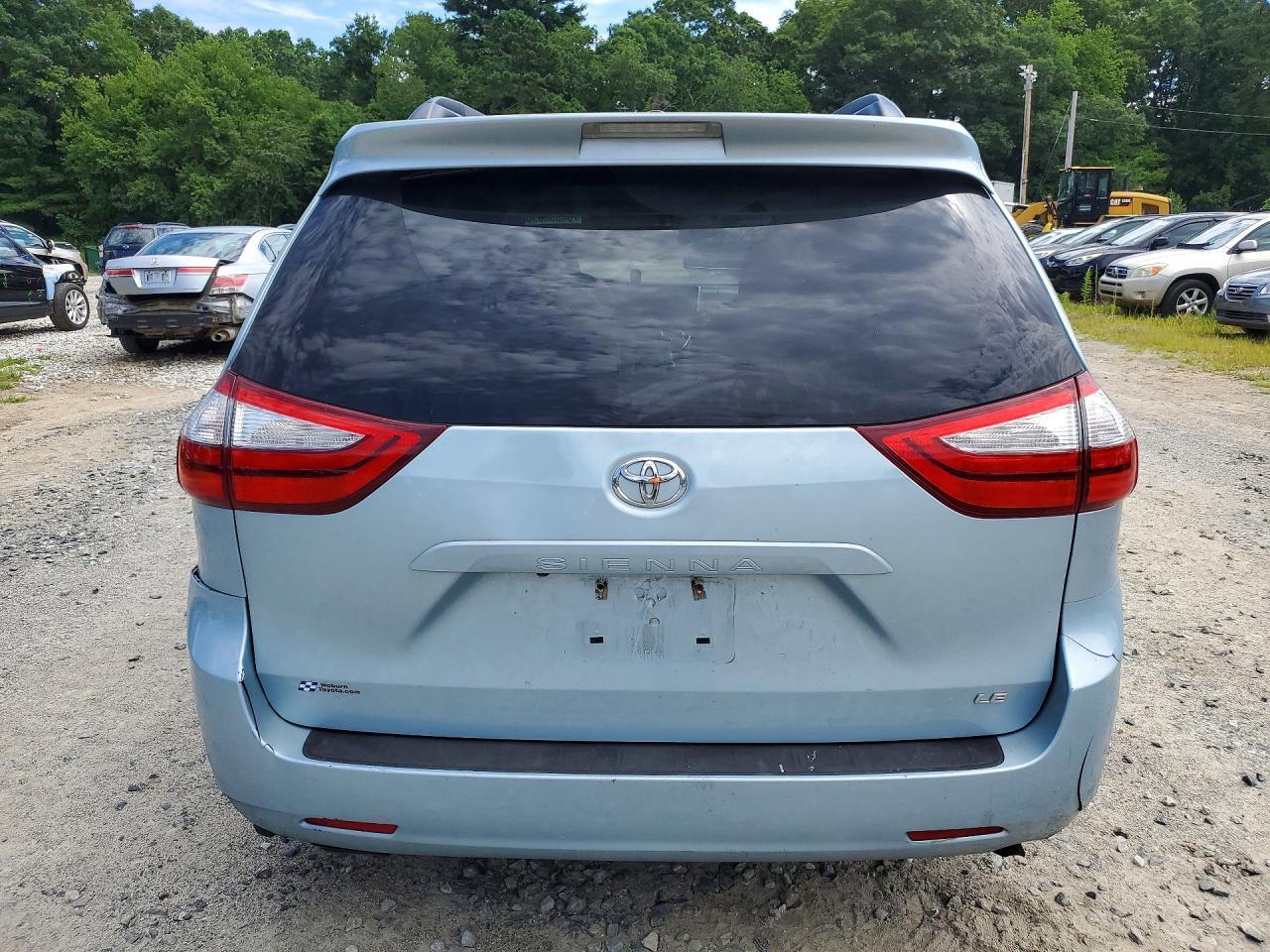 2015 Toyota Sienna Le - Image 6