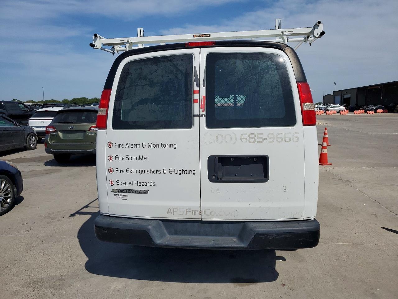 2017 Chevrolet Express G2500 - Фото 6