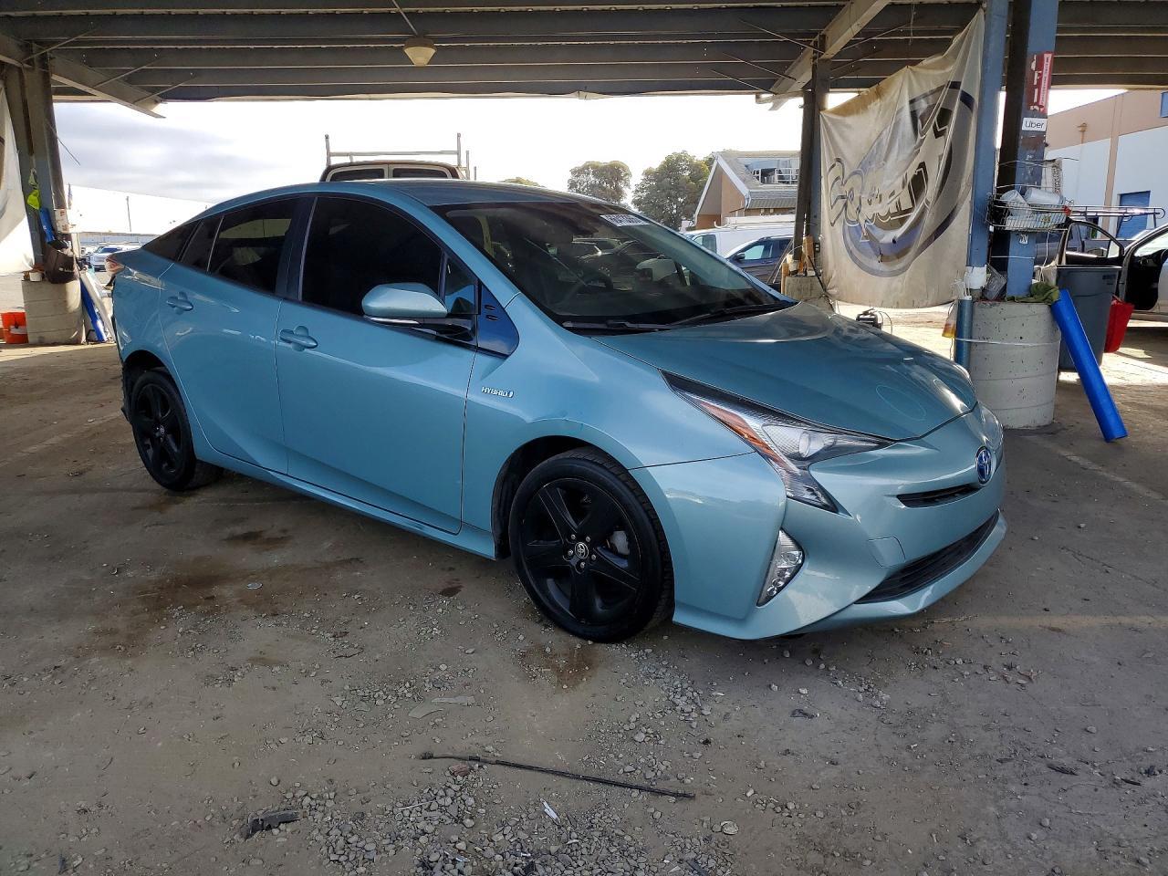 2016 Toyota Prius Three Touring - Image 4