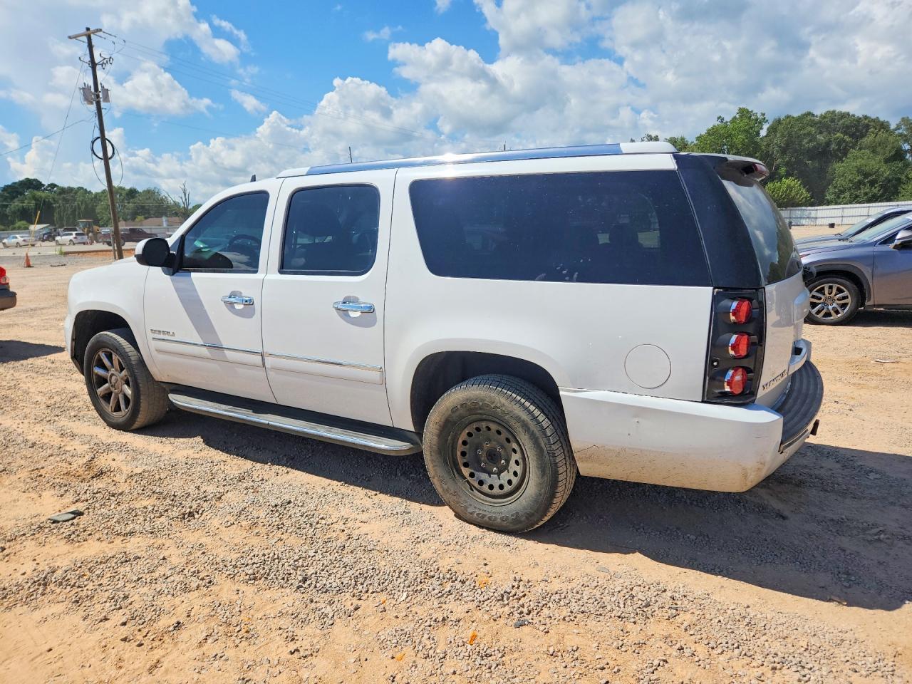 2013 GMC Yukon Xl Denali - Image 2