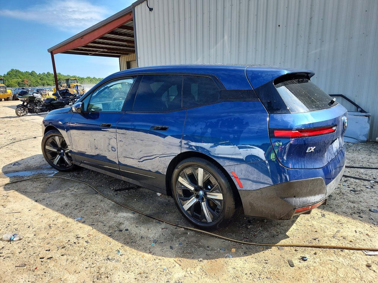 2022 BMW Ix xDrive50 - Фото 2