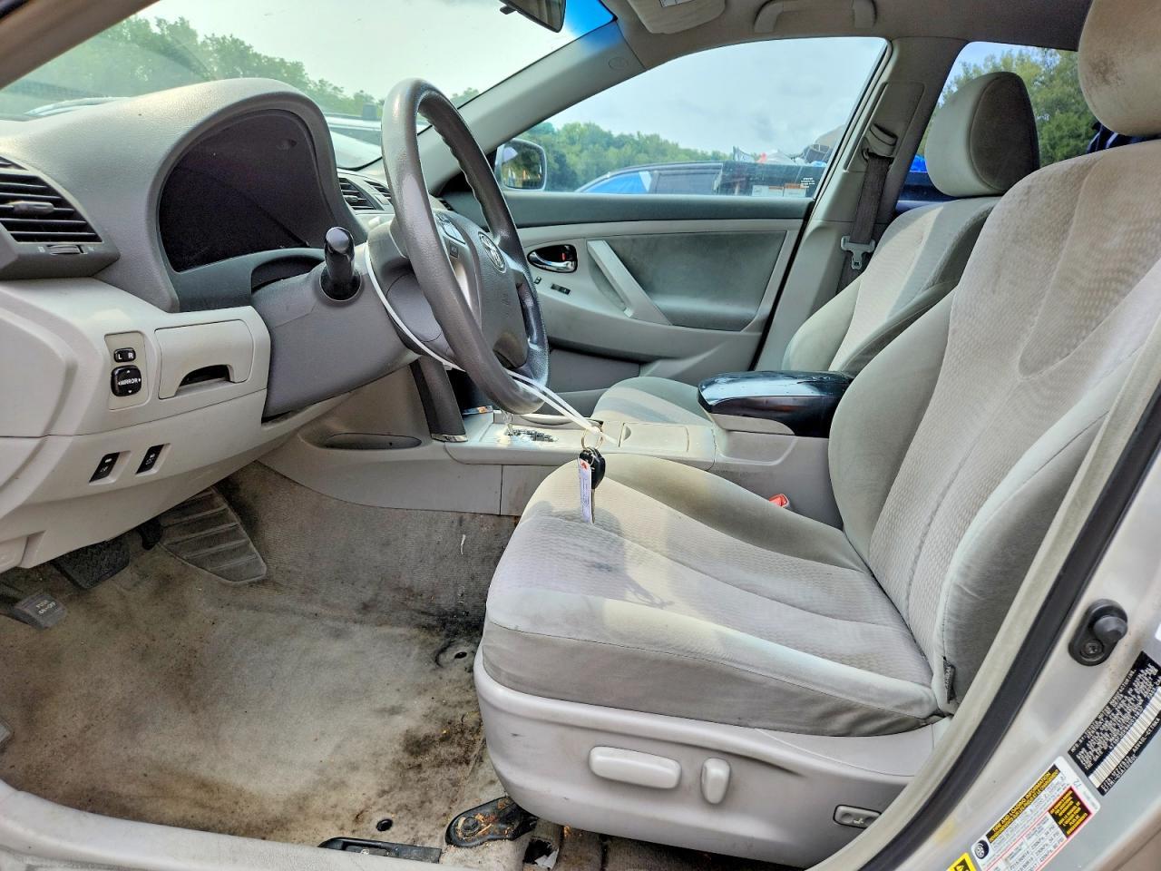 2010 Toyota Camry Le - Фото 7