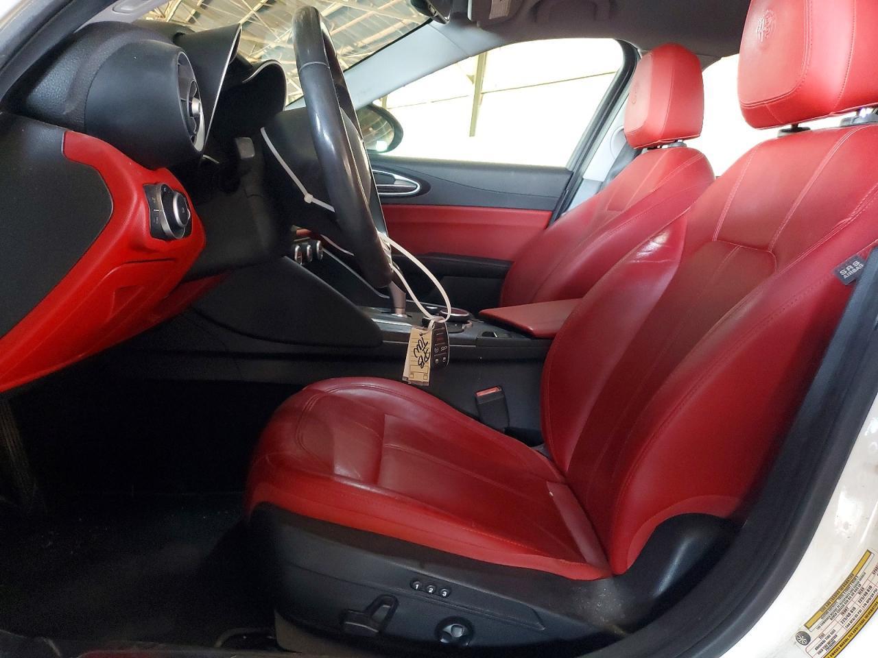2019 Alfa Romeo Giulia - Image 7