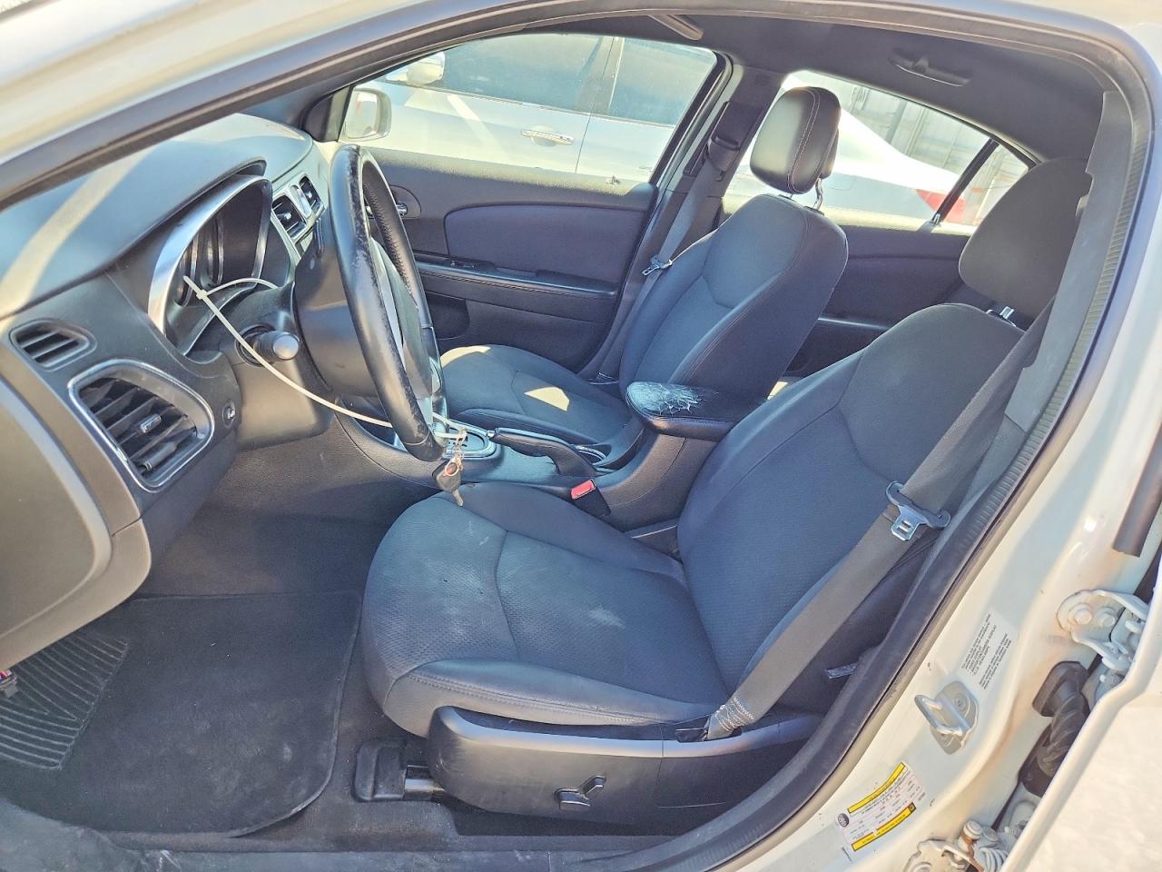 2012 Chrysler 200 Touring - Фото 7