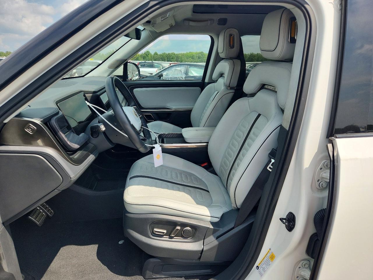 2023 Rivian R1S Adventure - Фото 7
