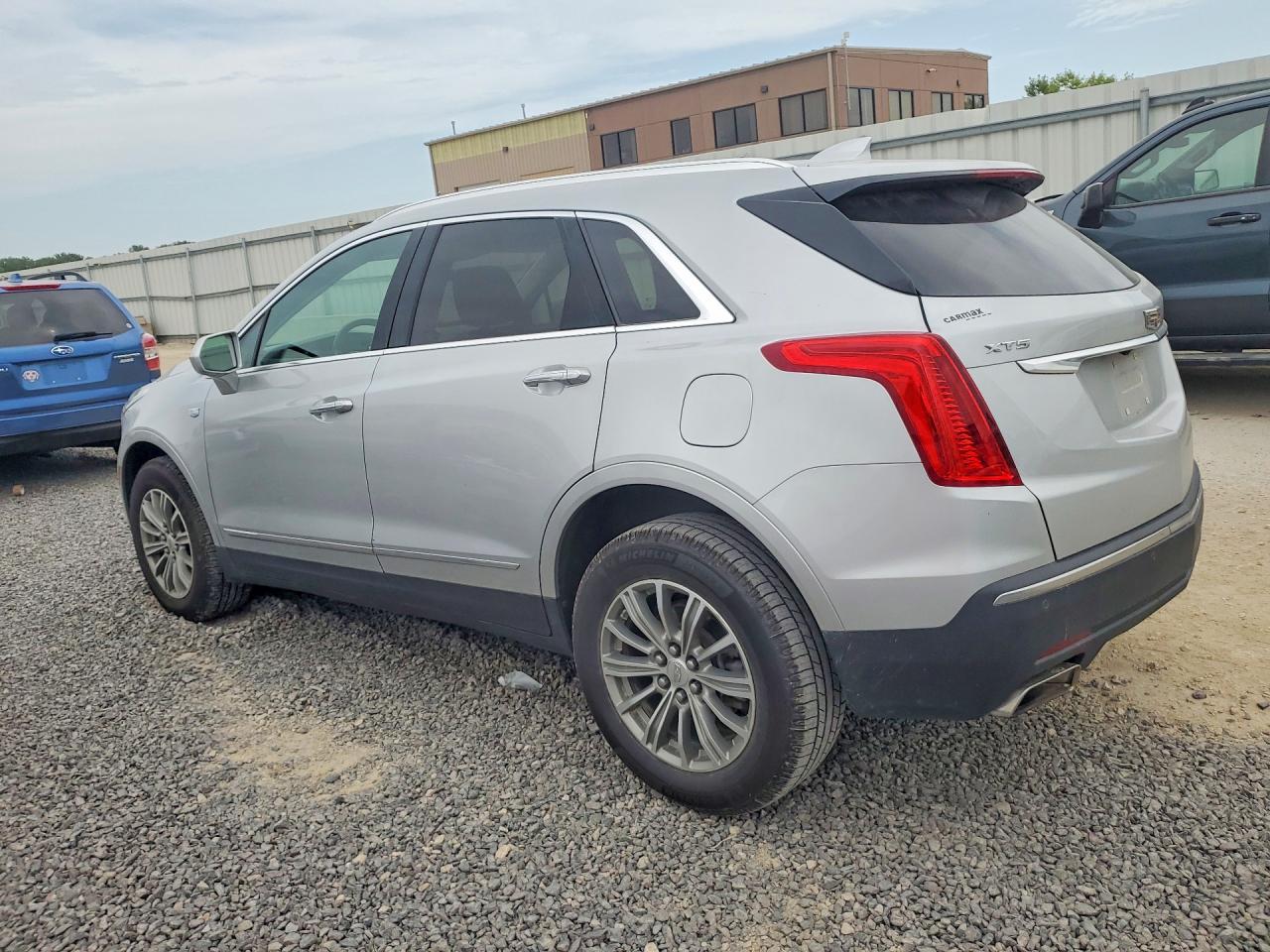 2017 Cadillac Xt5 Luxury - Фото 2