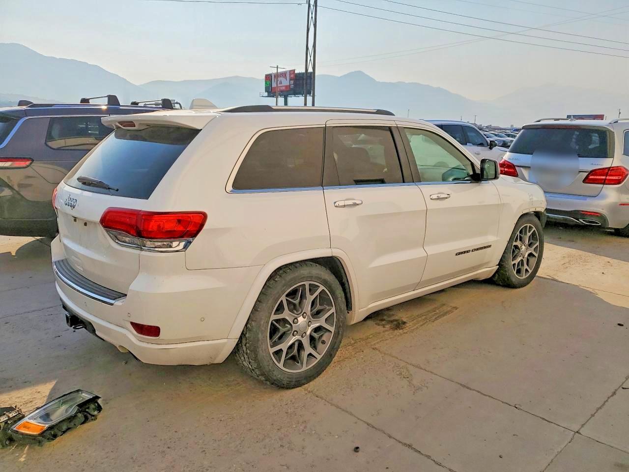 2019 Jeep Grand Cherokee Overland - Фото 3