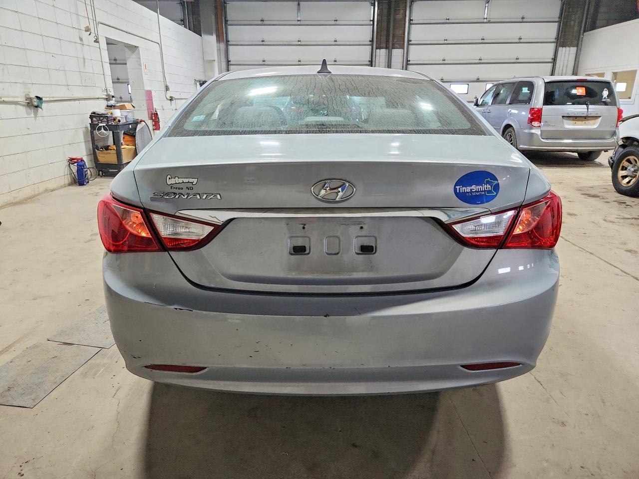 2011 Hyundai Sonata Gls - Image 6
