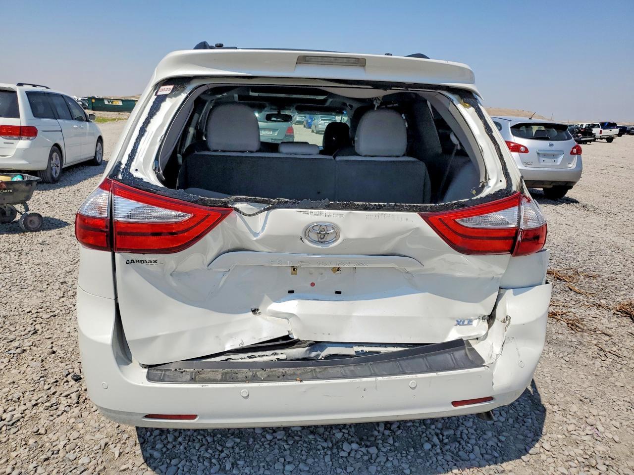 2016 Toyota Sienna Xle Premium 8-Passenger - Image 6