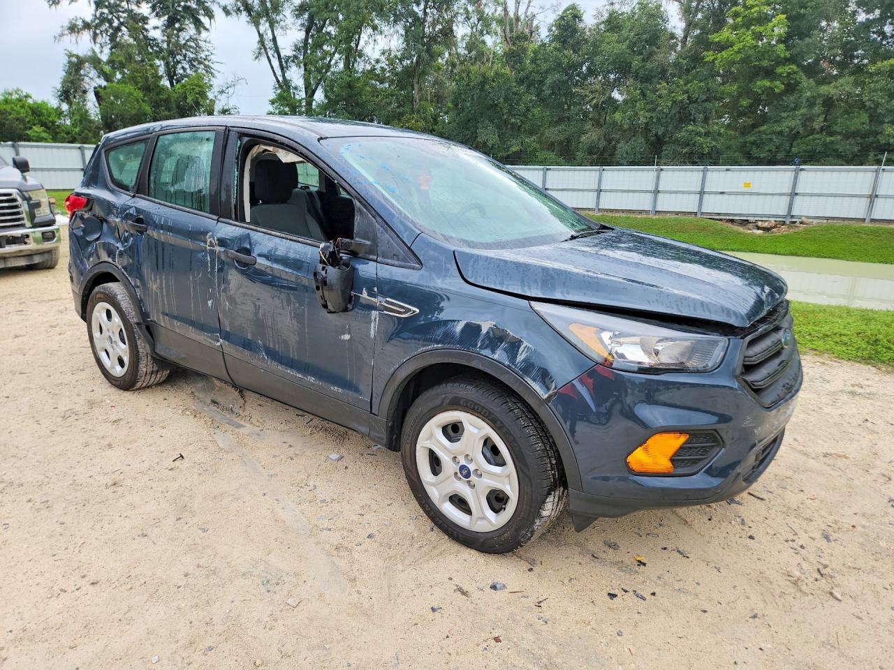 2019 Ford Escape S - Фото 4