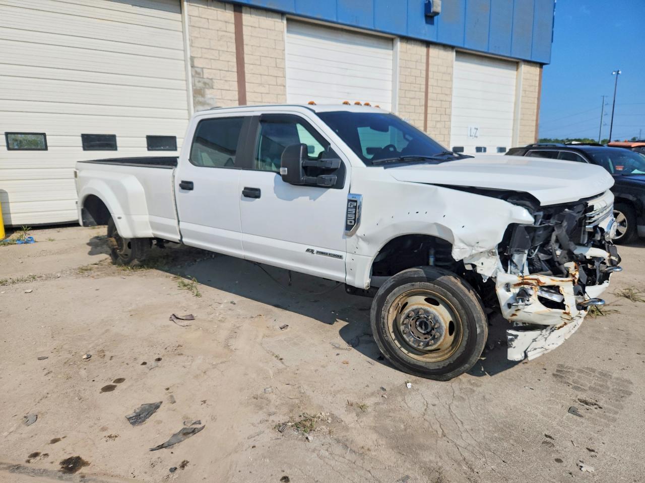 2022 Ford F450 Super Duty - Фото 4