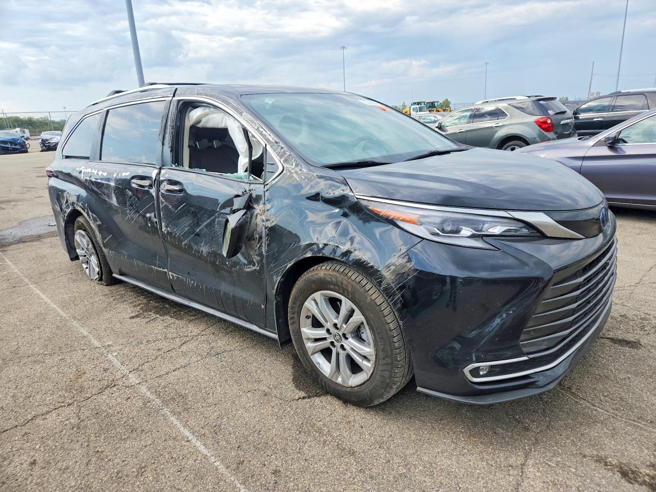 2022 Toyota Sienna Platinum 7-Passenger - Фото 4