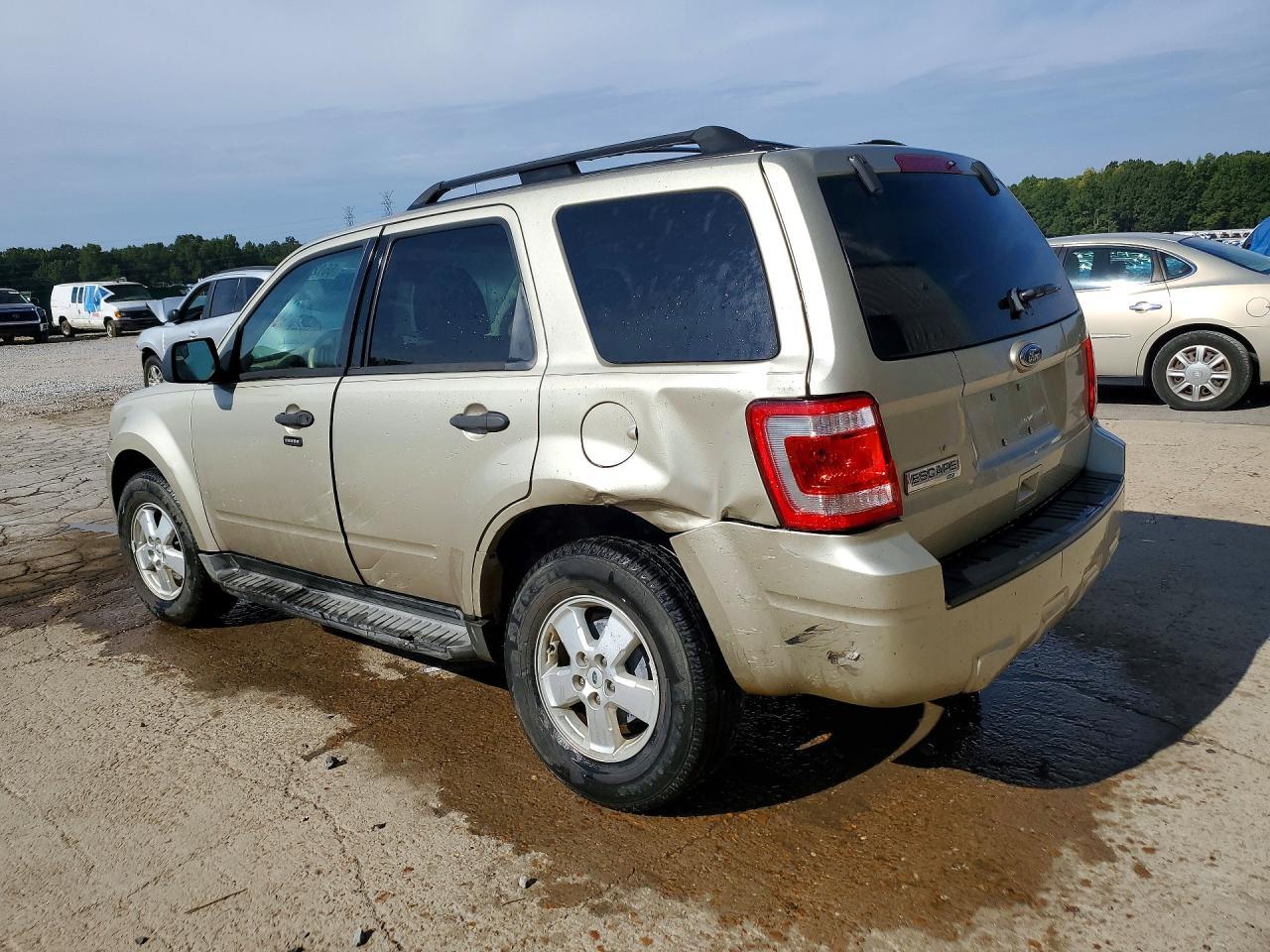 2010 Ford Escape Xlt - Image 2