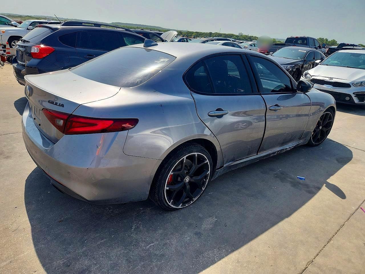 2020 Alfa Romeo Giulia - Image 3