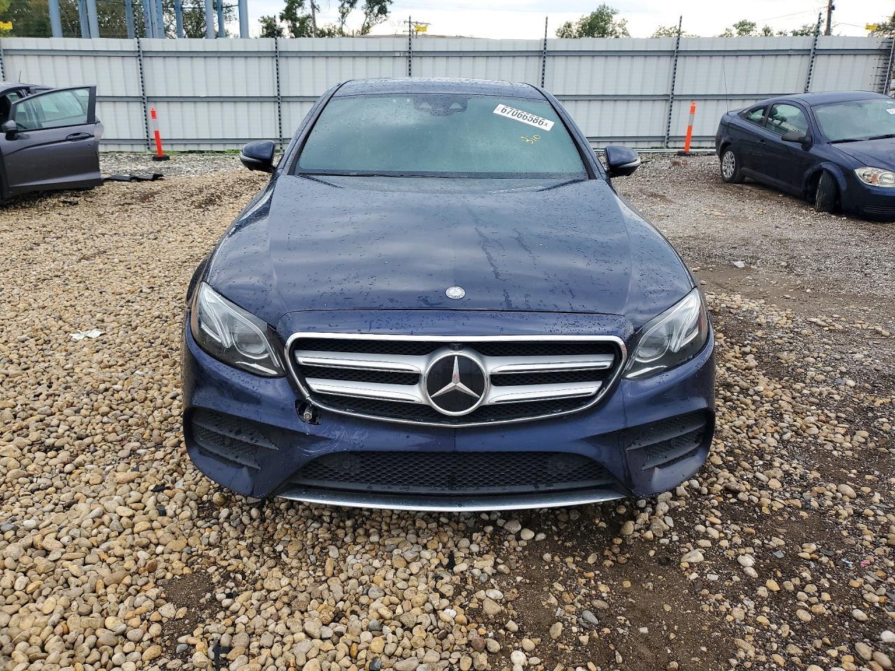 2017 Mercedes-Benz E 300 4Matic - Image 5