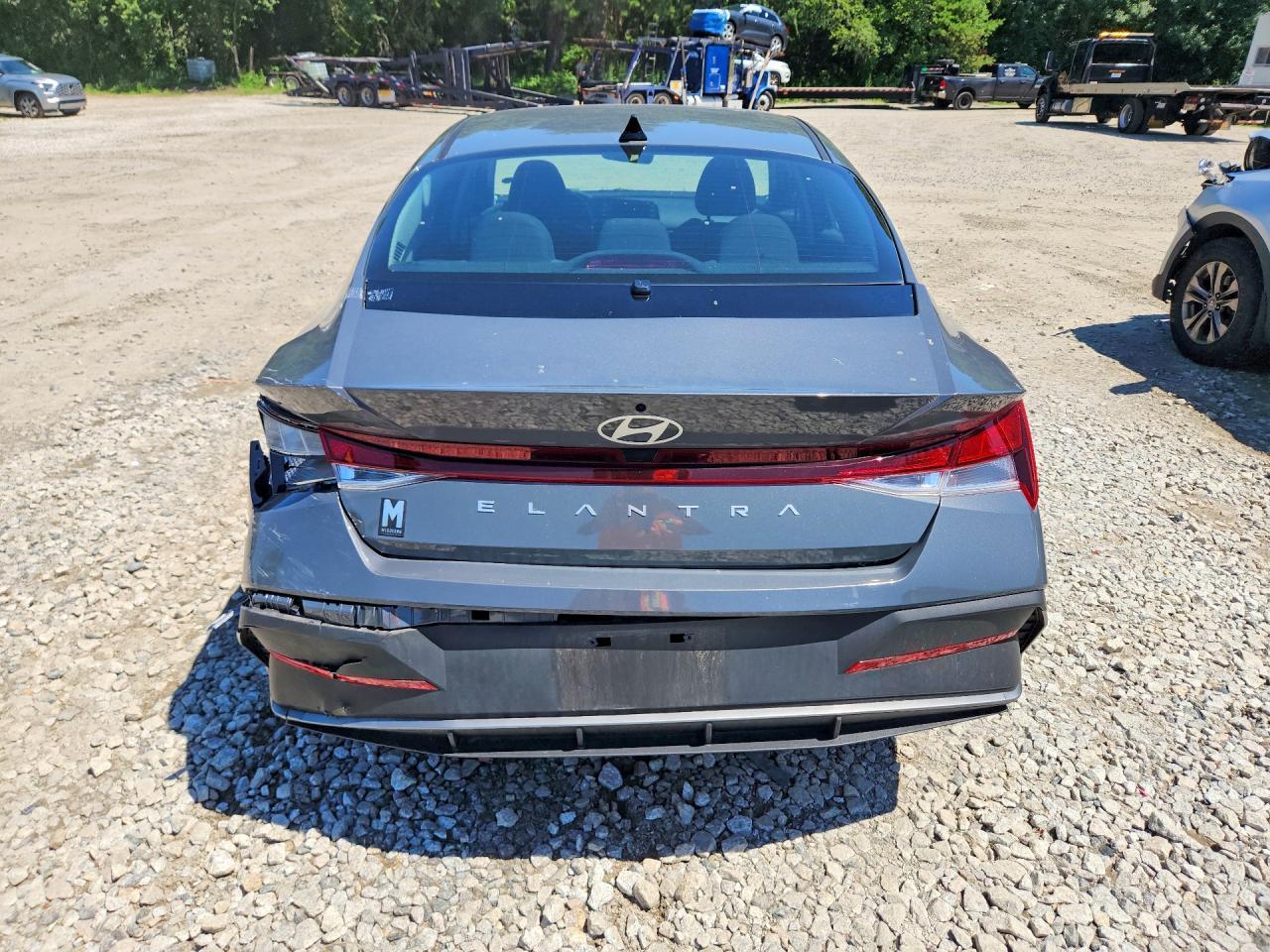 2025 Hyundai Elantra Se - Фото 6