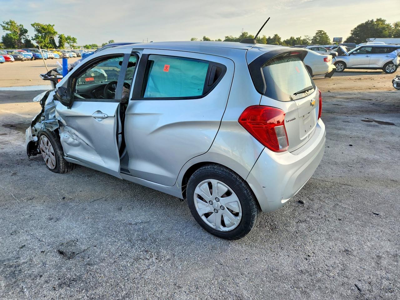 2016 Chevrolet Spark Ls - Фото 2