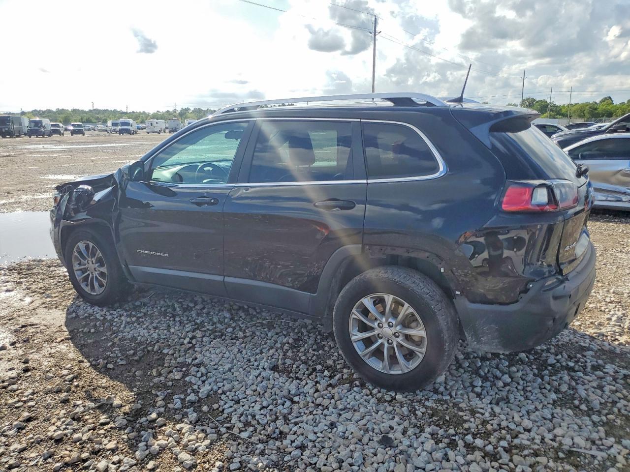 2019 Jeep Cherokee Latitude Plus - Image 3