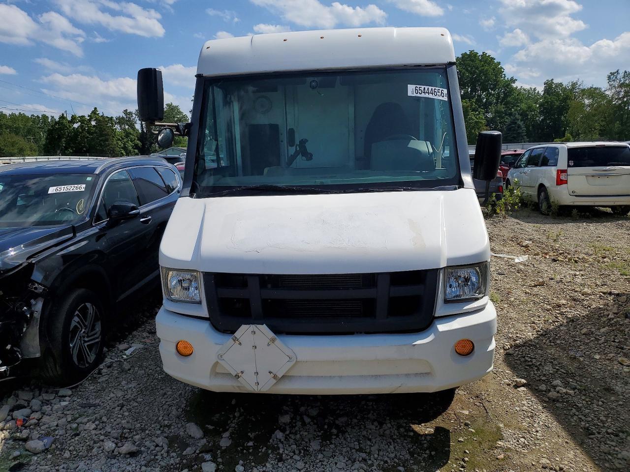 2018 Isuzu Npr Reach - Delivery Van - Фото 5