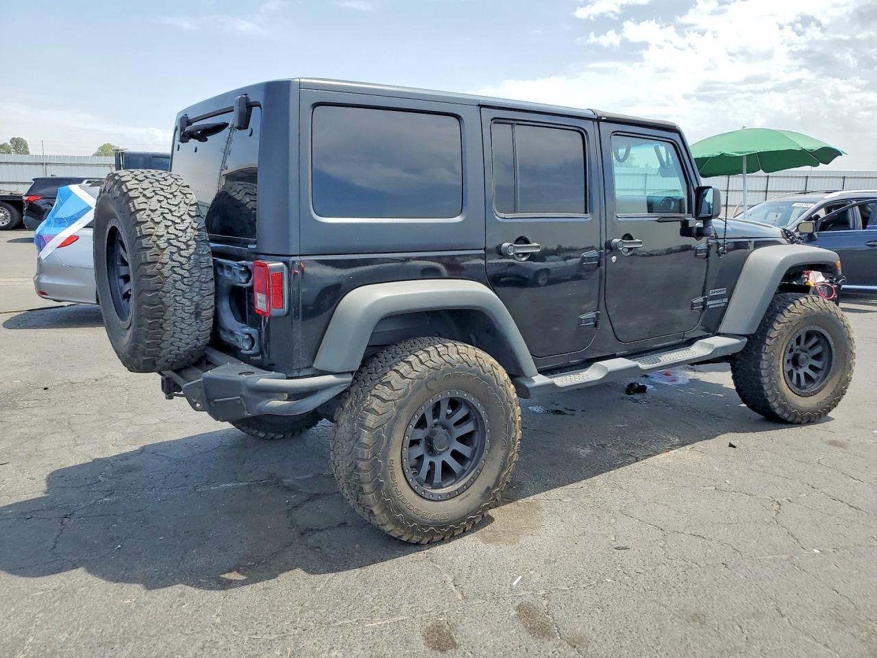 2015 Jeep Wrangler Unlimited Sport - Image 3
