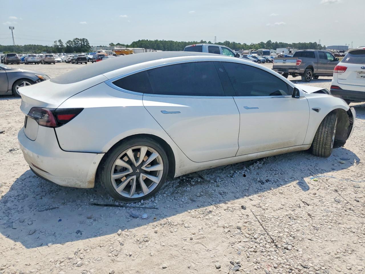 2019 Tesla Model 3 - Image 3