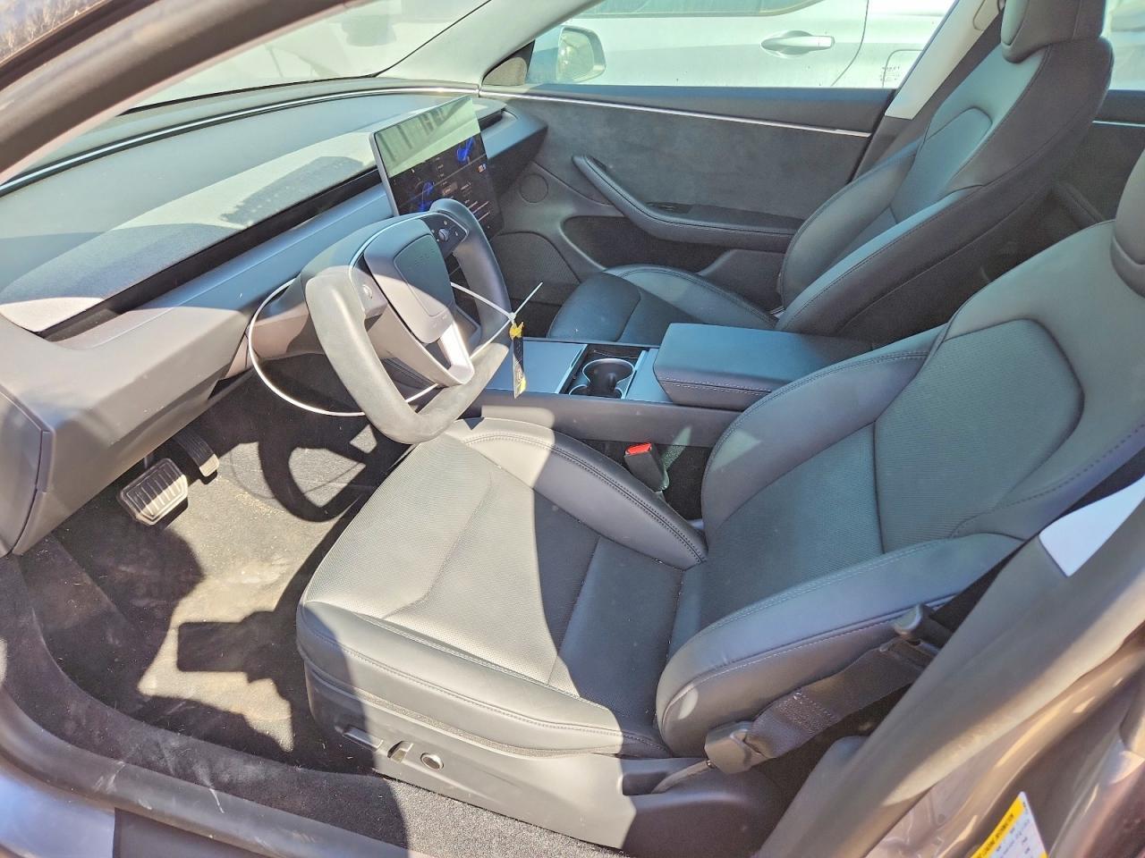 2025 Tesla Model 3 - Фото 7