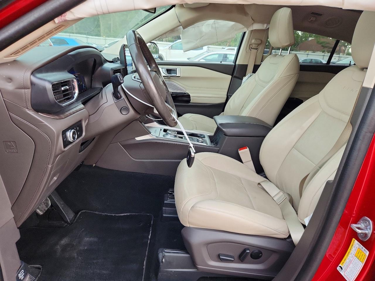 2023 Ford Explorer Platinum - Image 7