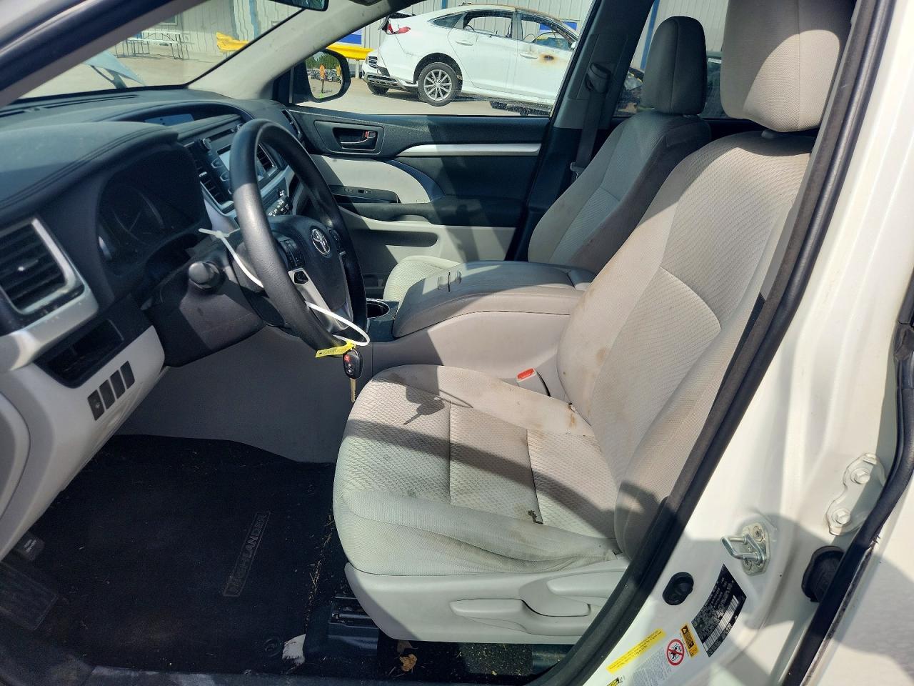 2015 Toyota Highlander Le - Image 7