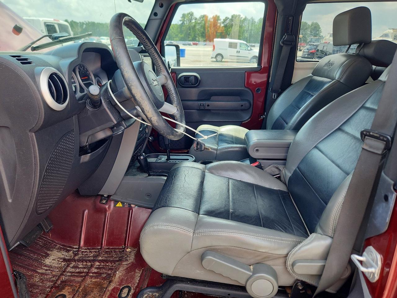 2010 Jeep Wrangler Sahara - Image 7