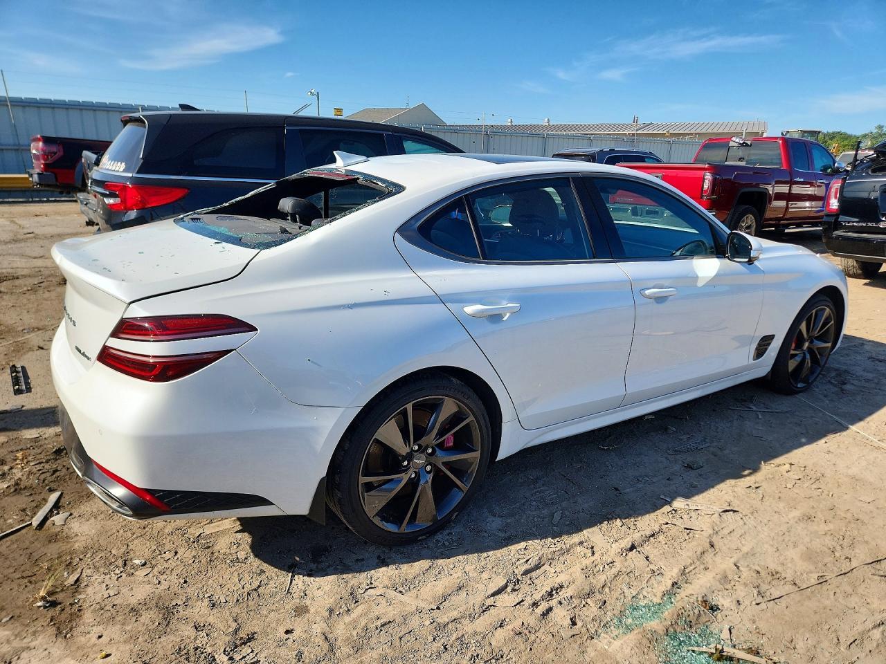 2023 Genesis G70 3.3T Standard - Фото 3