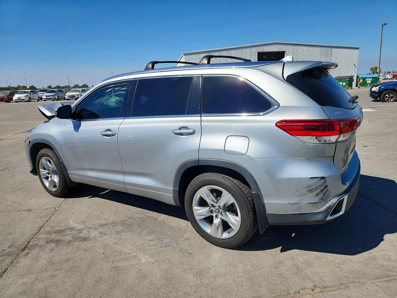 2018 Toyota Highlander Limited Platinum - Image 2