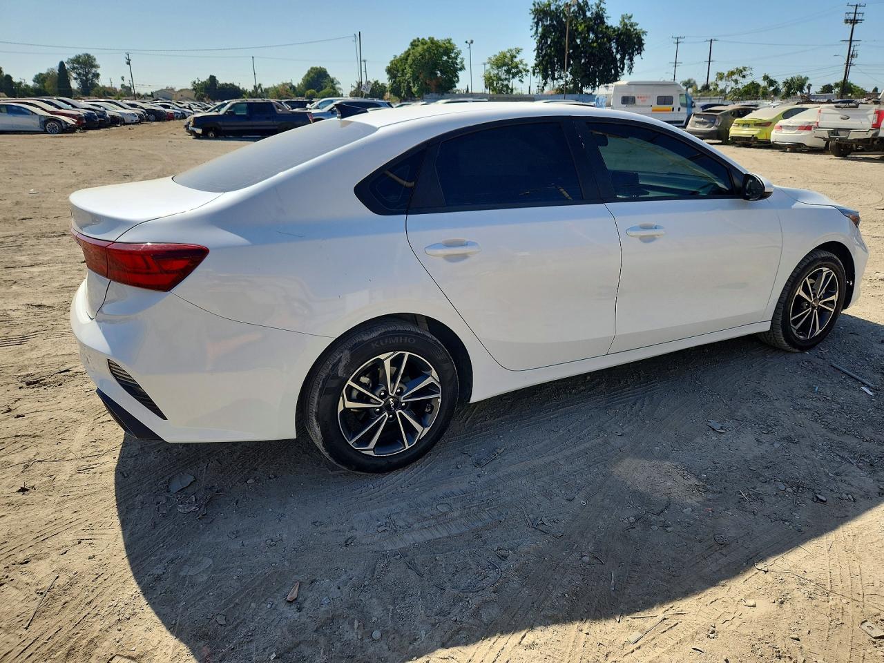 2024 Kia Forte Lxs - Image 3