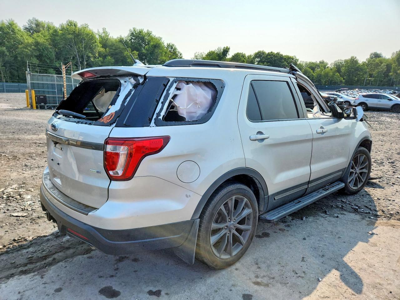 2018 Ford Explorer Xlt - Image 3