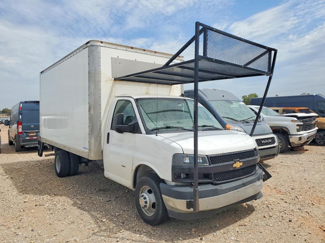 2023 Chevrolet Express Box Truck - Image 4
