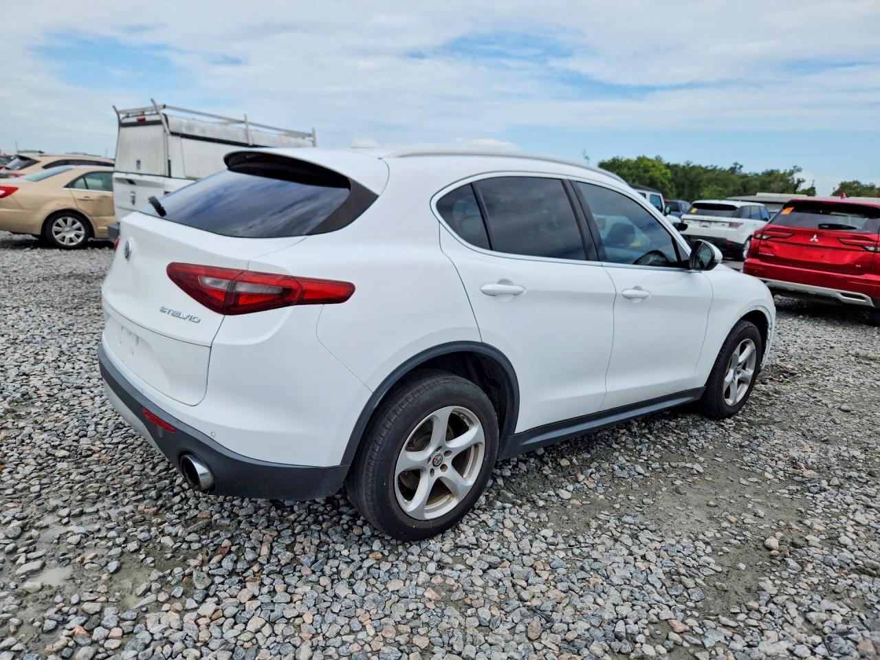 2018 Alfa Romeo Stelvio - Фото 3