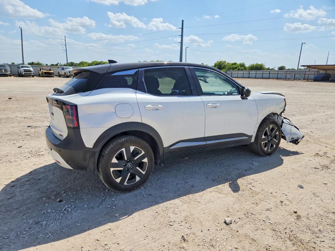 2025 Nissan Kicks Sv - Image 3