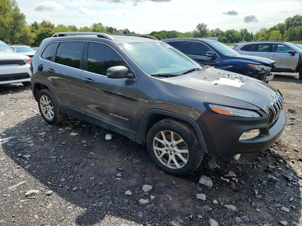 2018 Jeep Cherokee Latitude Plus - Image 4