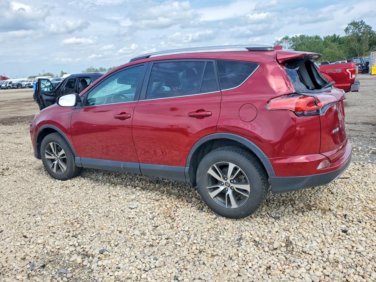 2018 Toyota Rav4 Xle - Image 2
