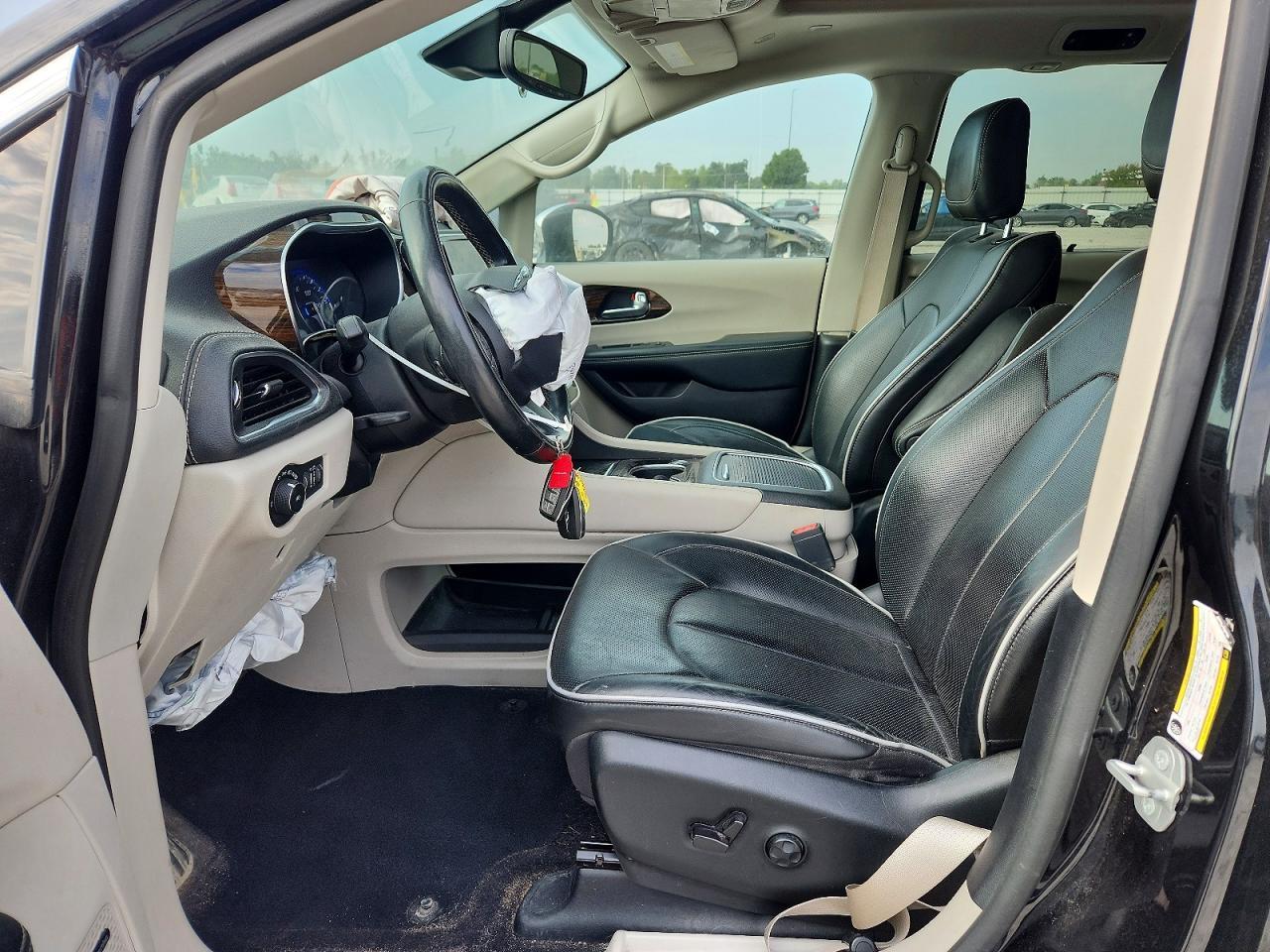 2022 Chrysler Pacifica Limited - Image 7
