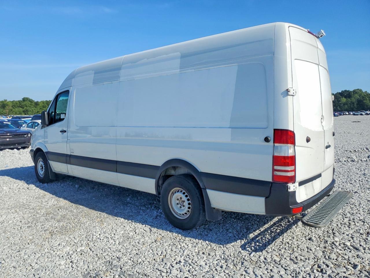 2011 Mercedes-Benz Sprinter 2500 Delivery Van - Фото 2
