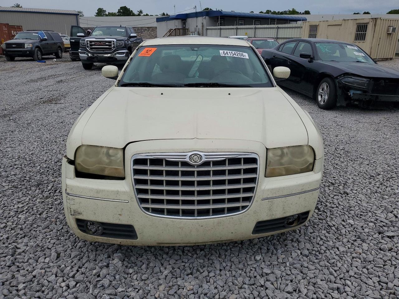 2005 Chrysler 300 Touring - Image 5