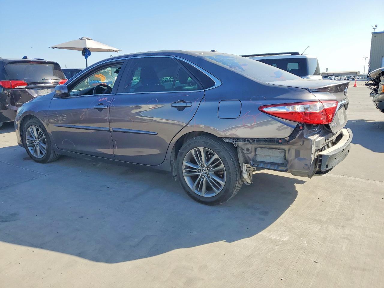 2015 Toyota Camry Se - Image 2
