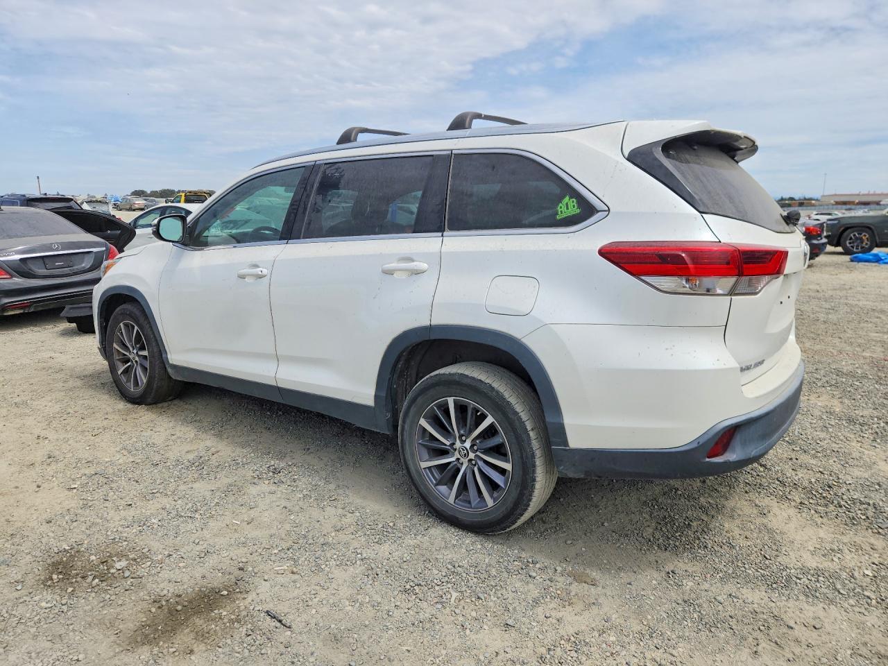 2019 Toyota Highlander Xle - Image 2