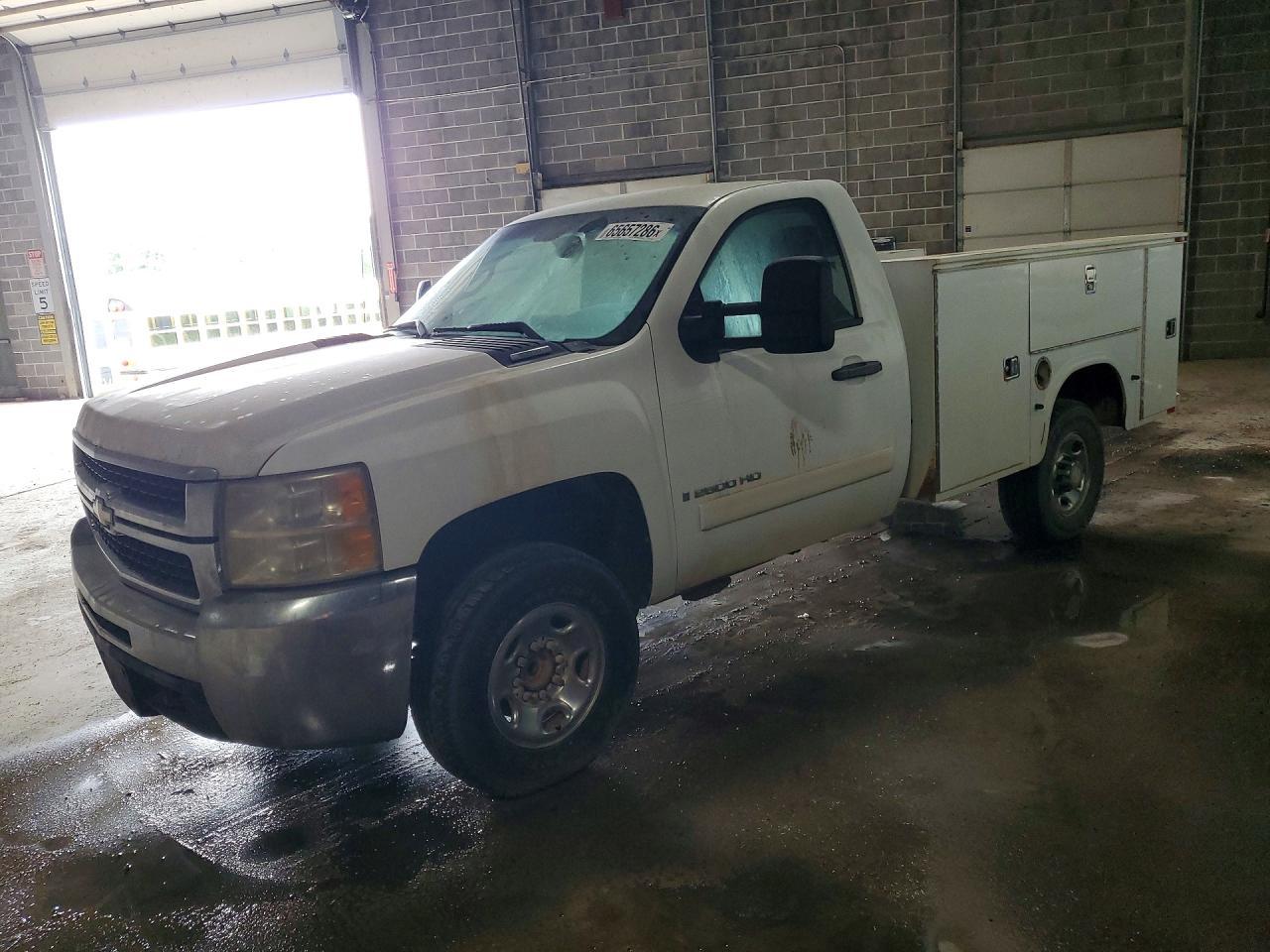 2008 Chevrolet Silverado - Box Truck
