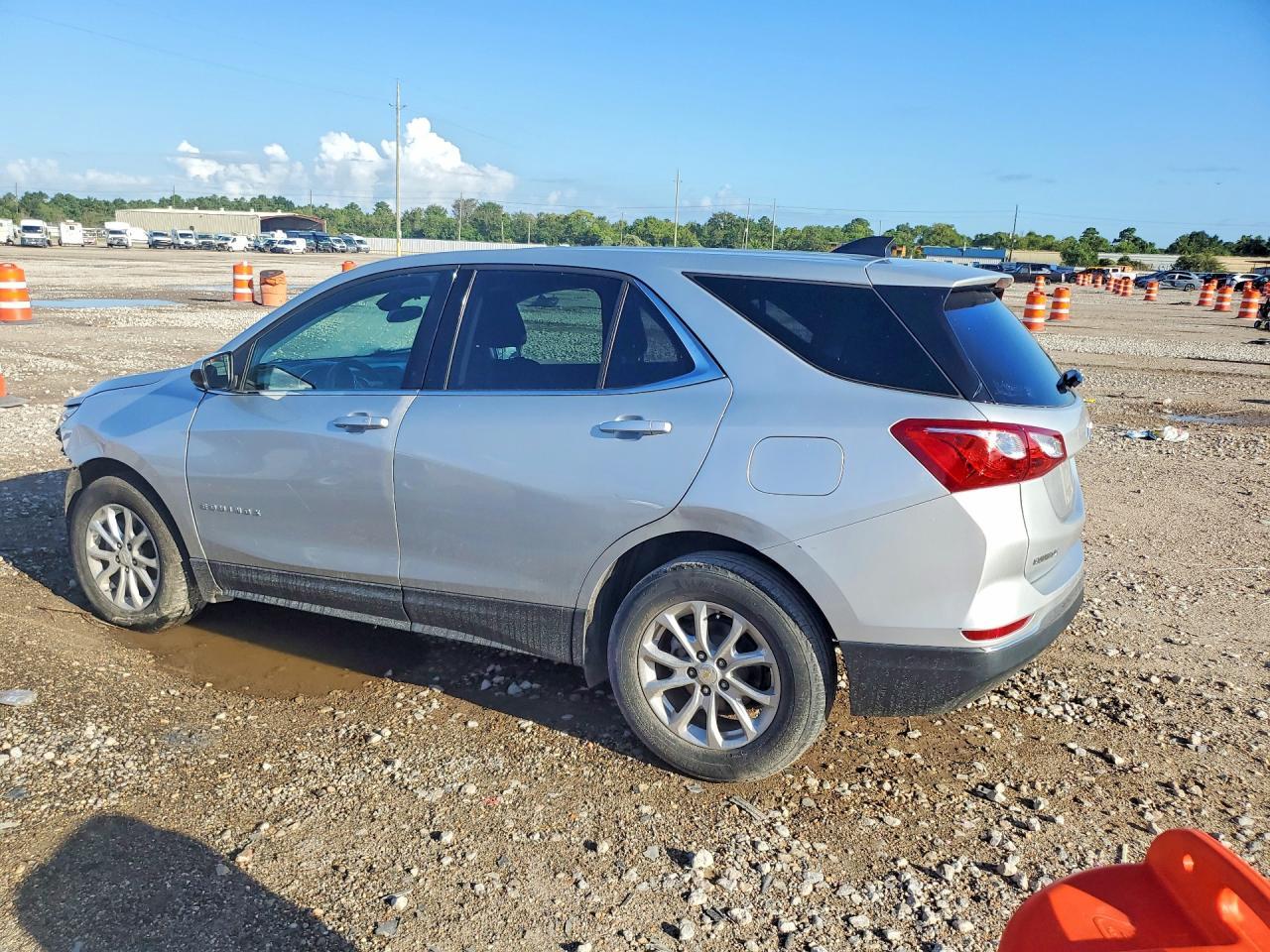 2020 Chevrolet Equinox Lt - Image 2