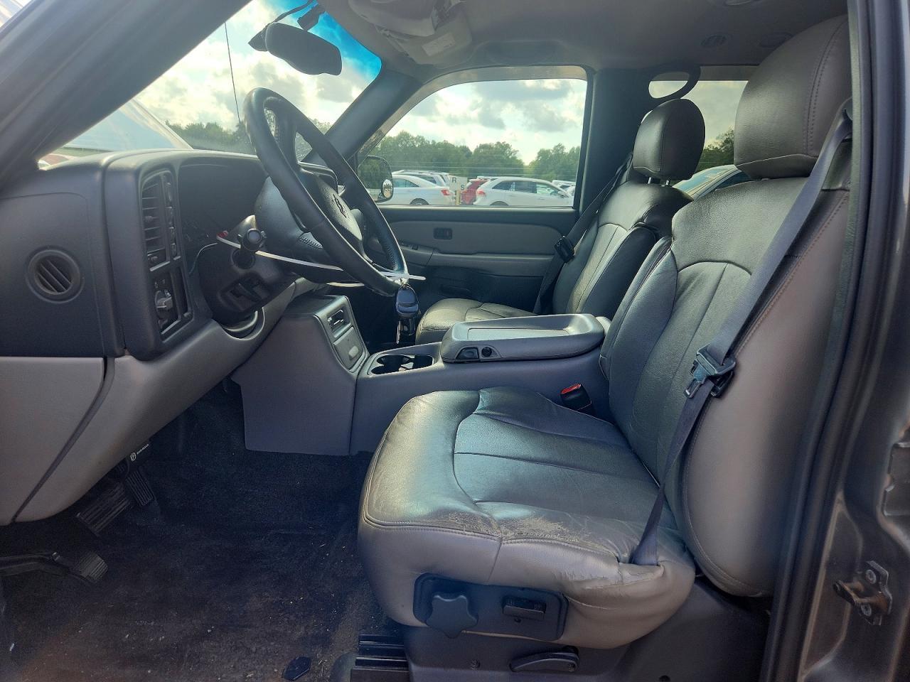 2001 Chevrolet Suburban K1500 - Image 7