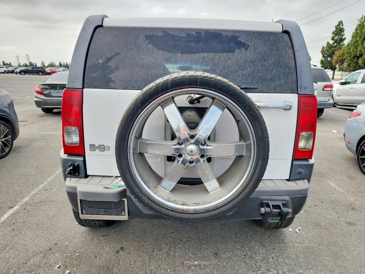 2009 Hummer H3 - Image 6